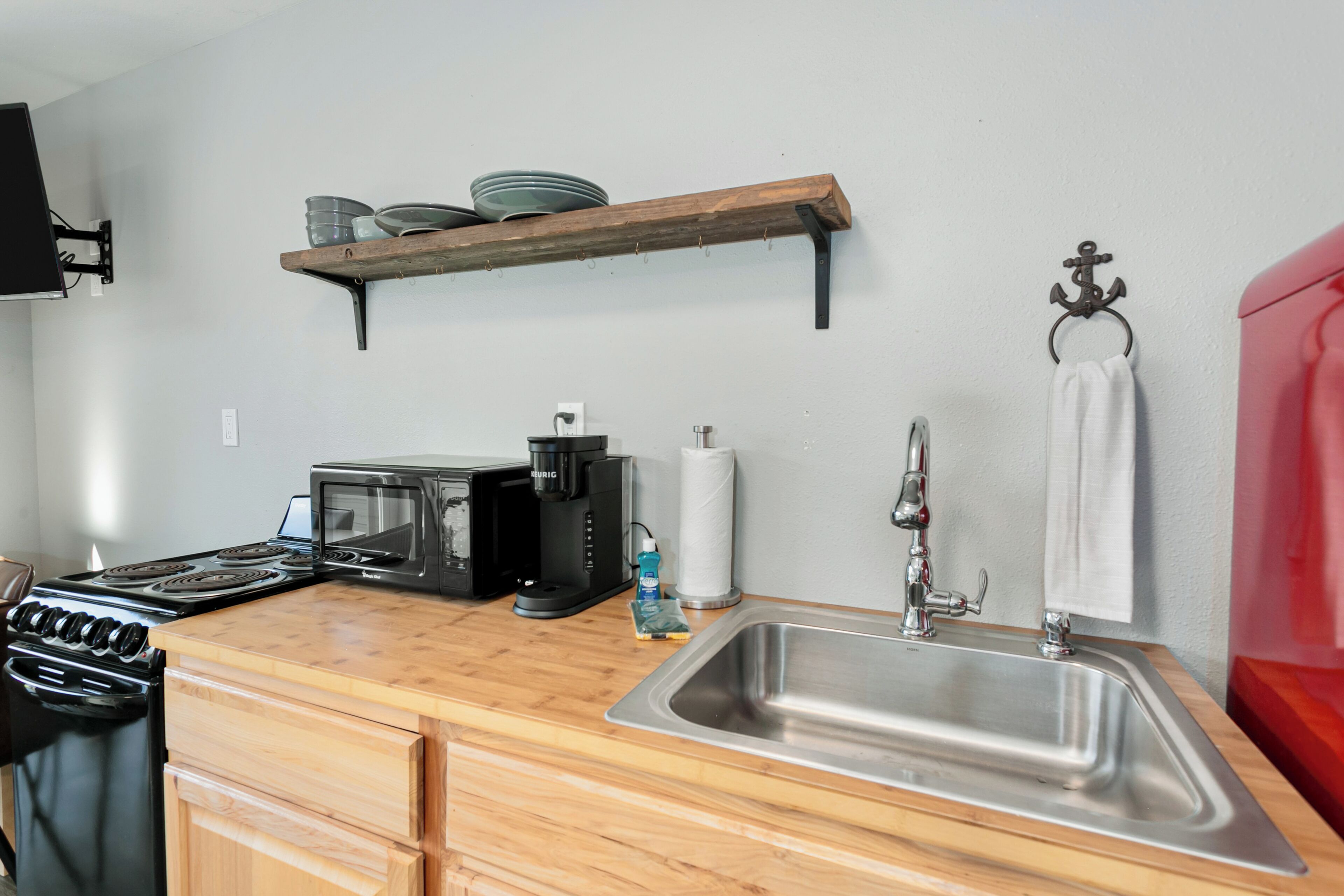 Fridge, cookware/dishes/utensils, dining tables