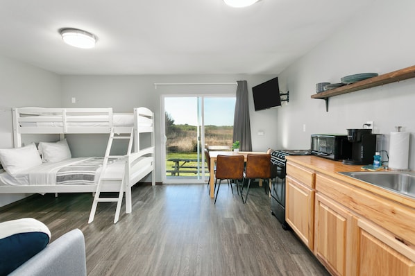 1 bedroom, WiFi, bed sheets