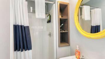 Douche, serviettes fournies