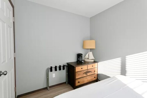 Hot Tub | Pickleball | 2 Queen Beds