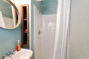 Douche, serviettes fournies