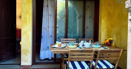 Delightful apartment a stone's throw from the sea and the mountain.