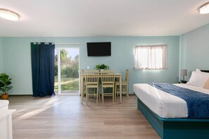 1 bedroom, bed sheets