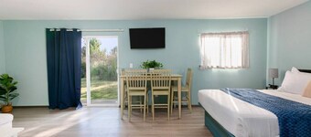 King Suite | WiFi | Pet-Friendly