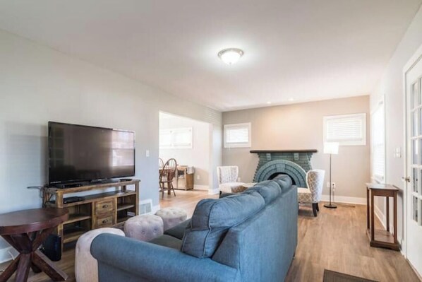 Living area - Highly refined and fully remodeled heights home (Cleveland Heights)