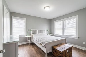 4 bedrooms, WiFi, bed sheets - Highly refined and fully remodeled heights home (Cleveland Heights)