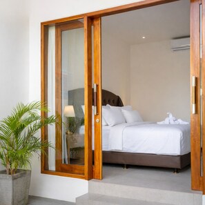 4 habitaciones, caja de seguridad en la habitación y escritorio 