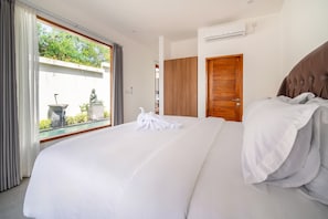 4 bedrooms, in-room safe, desk, iron/ironing board