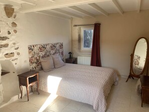 3 slaapkamers, een strijkplank/strijkijzer, gratis wifi, beddengoed