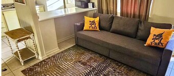 Dino Den - Charming 1-bedroom apartment in Oneonta with WiFi, AC