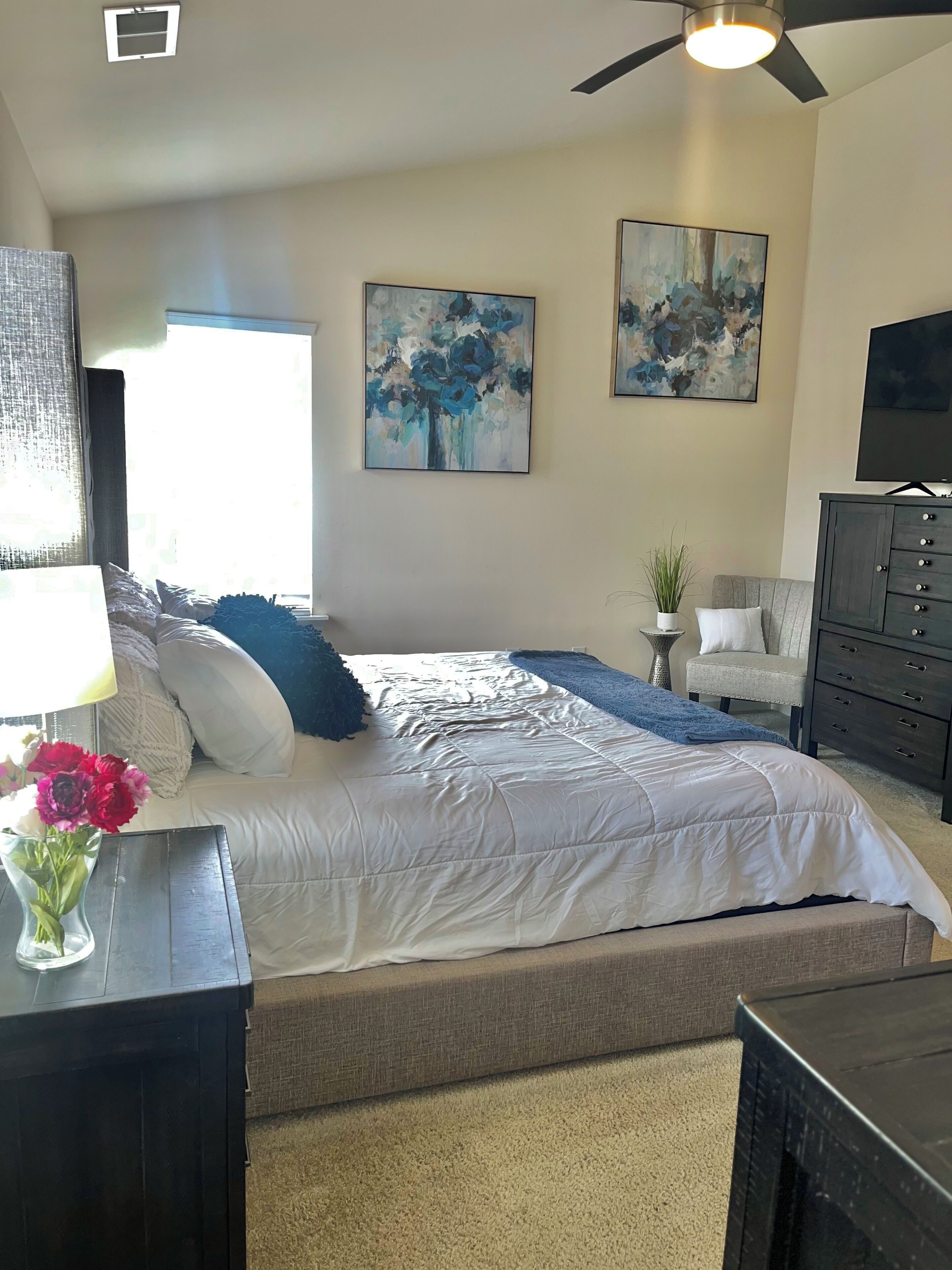 3 bedrooms, desk, iron/ironing board, free WiFi