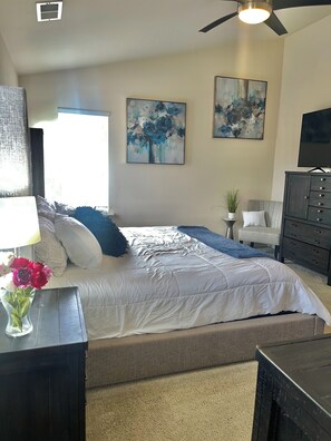 3 bedrooms, desk, iron/ironing board, free WiFi