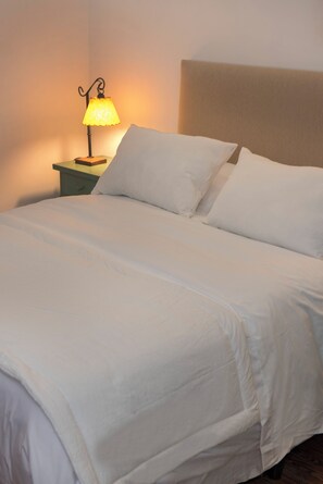 6 bedrooms, desk, iron/ironing board, WiFi