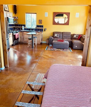 1 bedroom, iron/ironing board, travel cot, WiFi