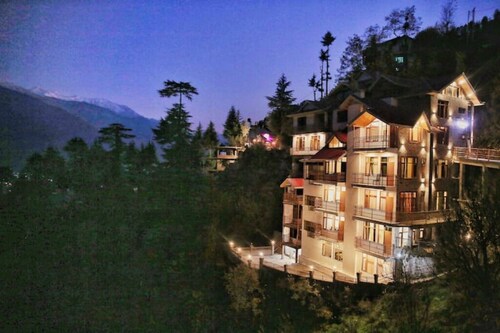 3 Bedroom Bliss Apartment+Balcony+Dining+Lobby