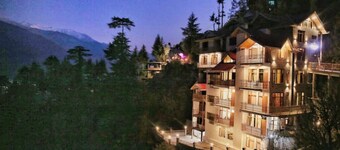 3 Bedroom Bliss Apartment+Balcony+Dining+Lobby