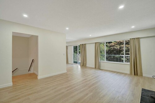 3 Bedroom, 2 Bathroom, Upper Lenel, Huge Kitchen and 2 Balconies