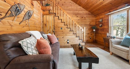 Lakefront Log Home | Pedal Boat | Kayaks | AC