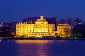 صورة غير مصنفة، 5 من 75، زرّ
