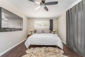 3 bedrooms, desk, iron/ironing board, free WiFi