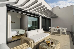 Outdoor dining - With pool, in Funchal - Acqua Residence II (Funchal)