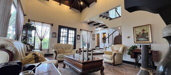  By San G Spa /Santa E. Barillas/ V. Canales/Jocotillo / Sleeps 10, WIFI