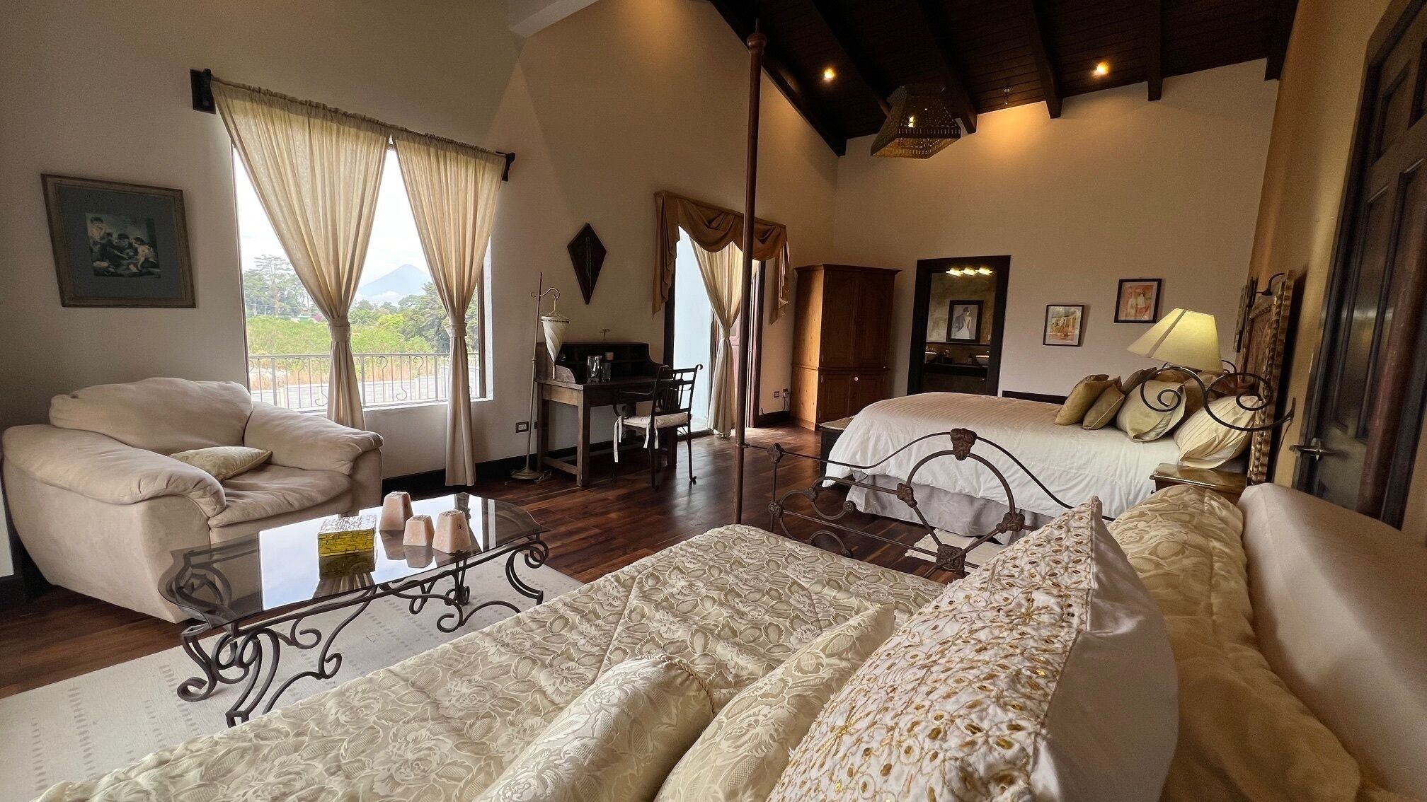 4 bedrooms, in-room safe, desk, iron/ironing board