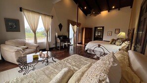4 bedrooms, iron/ironing board, free WiFi, bed sheets