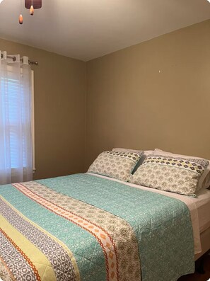 2 bedrooms, desk, travel cot, WiFi