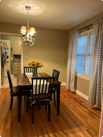 Dining. Pink Door Charming 2-bedroom house with WiFi, AC in nice Oneonta, Close to Food