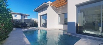 NEW LUXURY VILLA IN PERPIGNAN WITH PRIVATE POOL 20 MINUTES FROM THE BEACHES