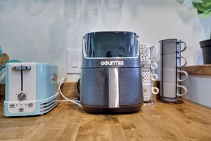 Coffee and/or coffee maker - Cozy 2-bedroom apartment Tannersville Minutes from Camelback Mountain - Poconos (Tannersville)