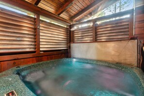 Indoor spa tub