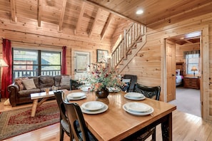 Dining - Free Dollywood Tix/Pool/Dog Friendly/Pool Table (PIgeon Forge)