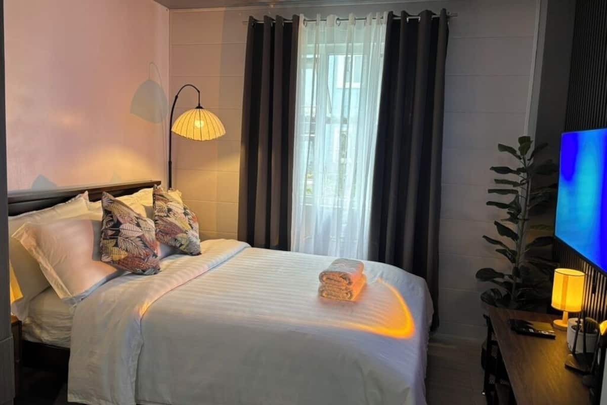 Studio Tiêu chuẩn | Bộ đồ giường cao cấp, bàn, khu vực làm việc phù hợp cho laptop