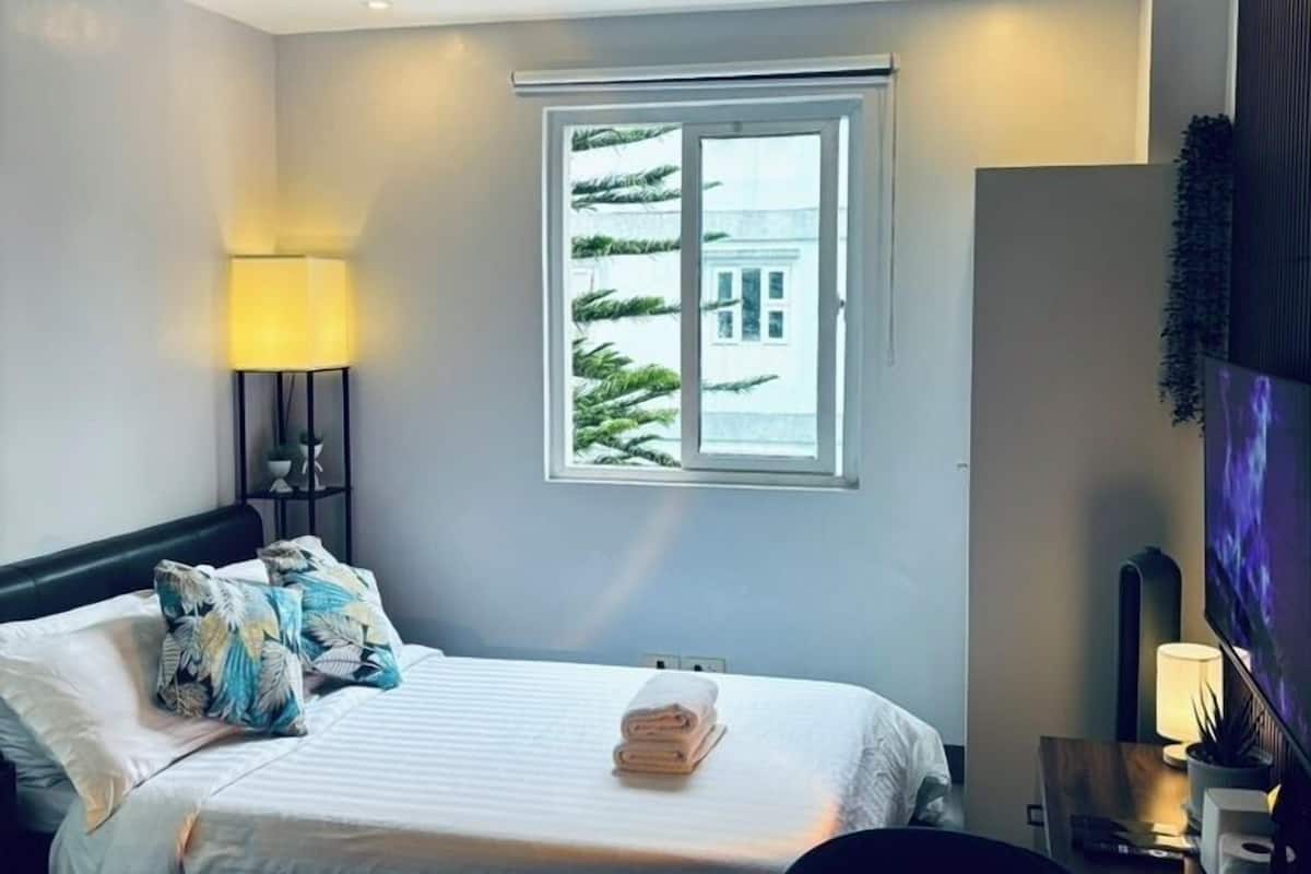 Studio Tiêu chuẩn | Bộ đồ giường cao cấp, bàn, khu vực làm việc phù hợp cho laptop