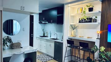 Standard-Studio | Essbereich im Zimmer