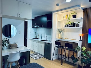 Standard-studio | Ruokailu omassa huoneessa