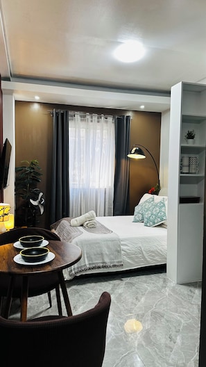Premium bedding, down duvets, individually decorated - Smart Stay 2600  (Baguio)