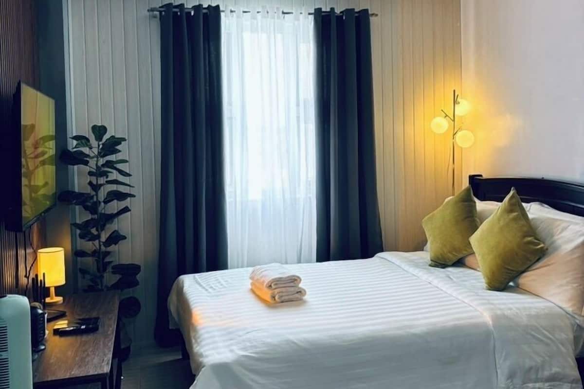 Studio Tiêu chuẩn | Bộ đồ giường cao cấp, bàn, khu vực làm việc phù hợp cho laptop