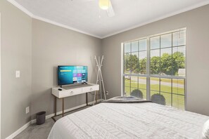 3 habitaciones, tabla de planchar con plancha, wifi y ropa de cama 