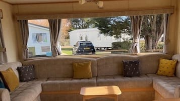 Chalet | Living area | TV, fireplace