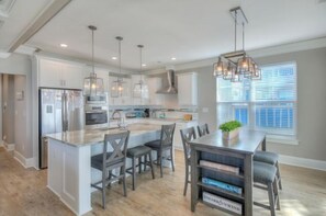 In-room dining - Baileys Blue Ocean View (North Myrtle Beach)