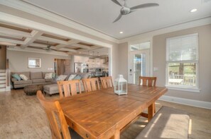 In-room dining - Baileys Blue Ocean View (North Myrtle Beach)