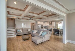 In-room dining - Baileys Blue Ocean View (North Myrtle Beach)