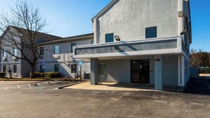 Exterior - Country hearth Inn & Suites (Forest Park)
