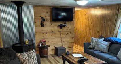 Charming mobile home with WiFi and AC in lovely Cross Fork.