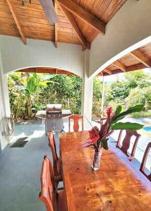 Outdoor dining