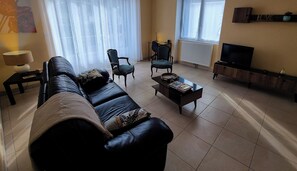 Unclassified image, 2 of 9, button