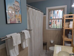 Dusche, Handtücher, Seife, Toilettenpapier